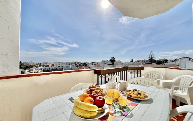Albufeira Skylight 2 by Homing