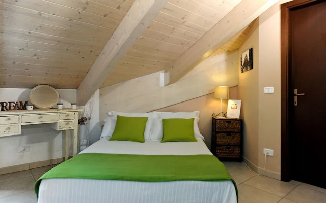 Uno Sguardo sui Tetti by Wonderful Italy