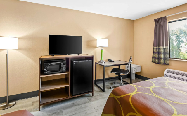 Super 8 by Wyndham Terre Haute