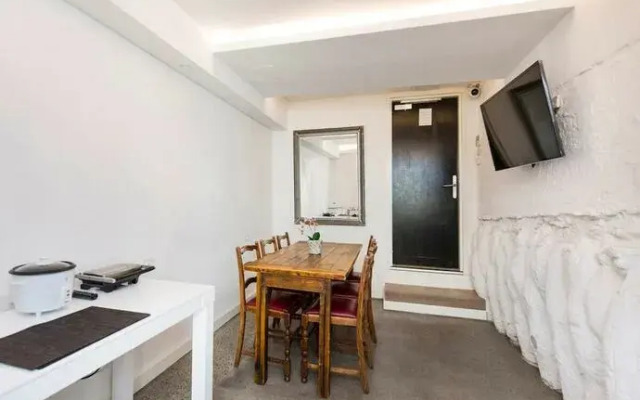 The Nest - Modern Room In Northbridge with Roof Terrace