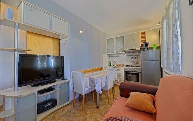Apartment Puli - 200m from sea: Nela2  Postira, Island Brac