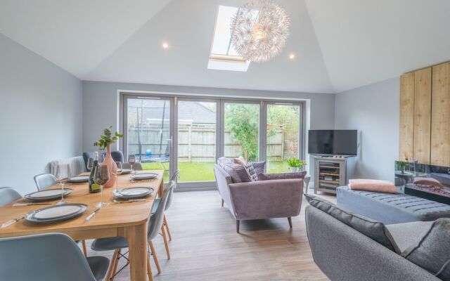 Stylish Family Home by Twickenham Stadium