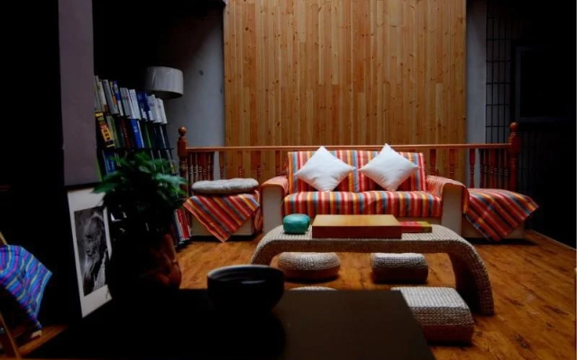 Xiyi International Youth Hostel