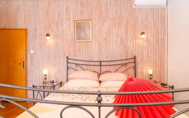 Authentic Villa With Private Pool,hot Tub,covered Terraces,panoramic View, Wi-fi