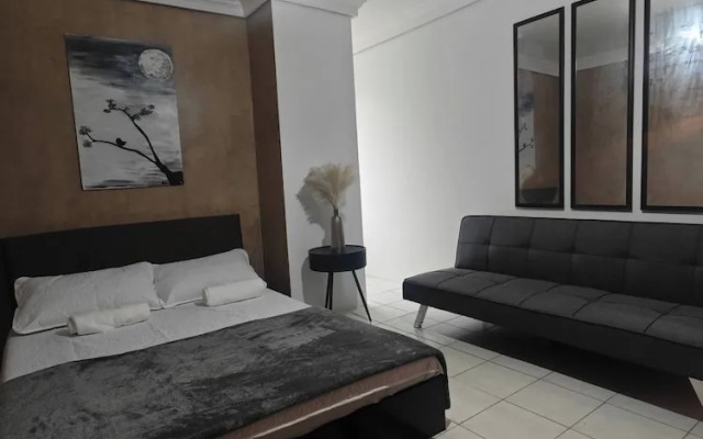 Luxhomme Guesthouse With Balcony