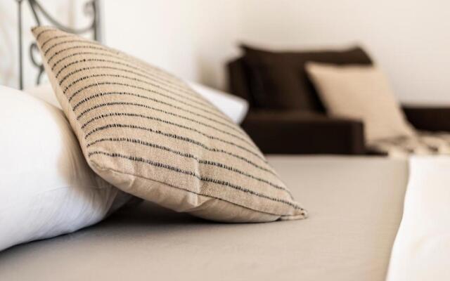 Amphora Guesthouse & Apartments
