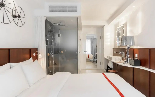 RUBY LUCY HOTEL LONDON by IHG