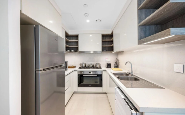 Durrani Homes - Majestic 4BR at Downtown
