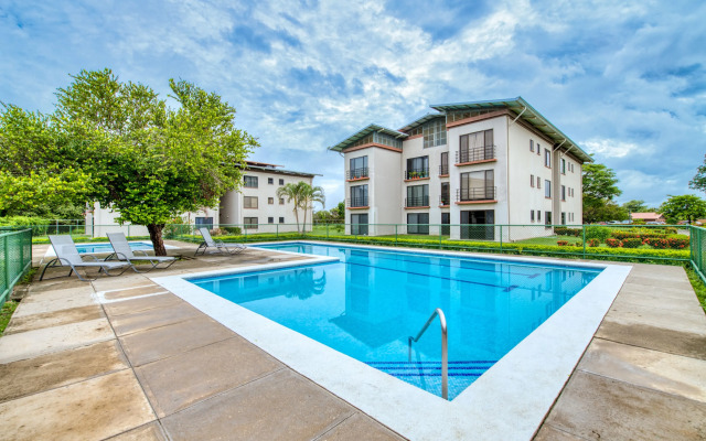 Golden Getaway Apartments