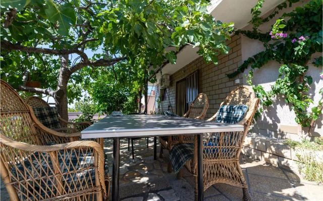 Three-Bedroom Apartment in Rovanjska