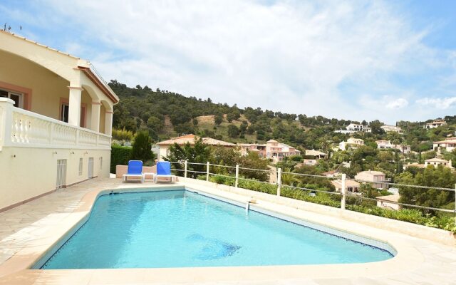 Spacious Villa in Var With Swimming Pool