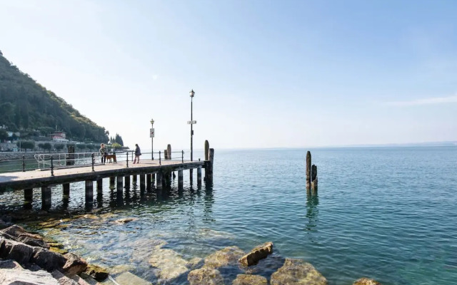 Belvilla by OYO Comfortable Apartment With Pool