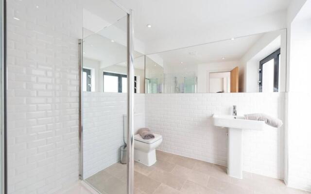 Large Apartment close to London BR1 II