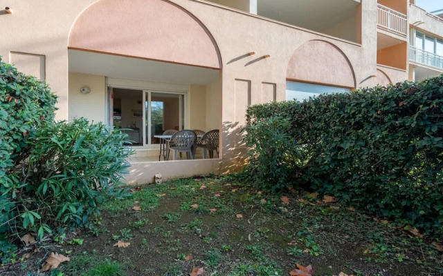 Sunlit Coastal Comfort