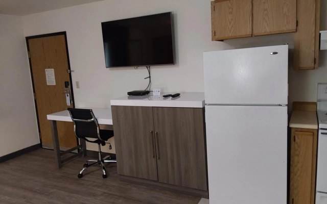 Lavissh Inn & Suites