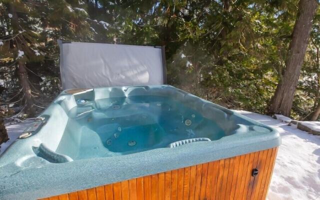 Snow Creek Cabins by Fernie Lodging Co.