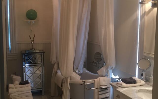 John Thomas Bed and Bath