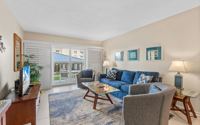 Sea Coast Gardens III 112