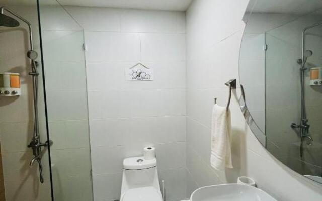 Lovely Beachfront 2 bedrooms condo with 2 pools