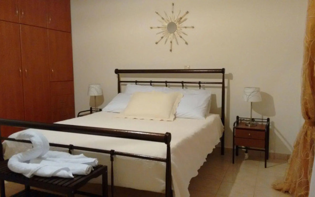 Tholos Bay Suites