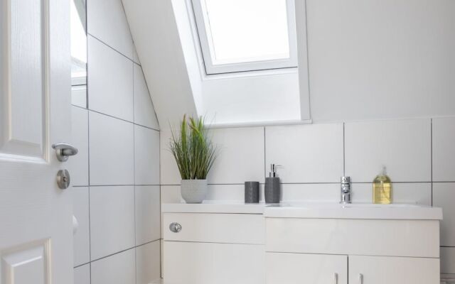 Castle Reach Apartment by Creative Stays