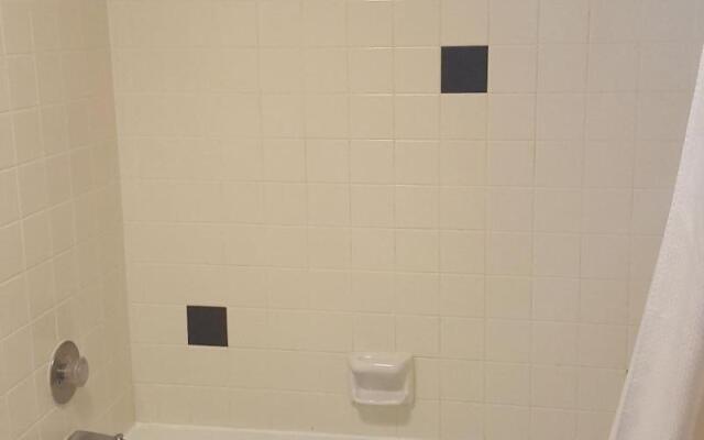 Oyster Bay Inn & Suites