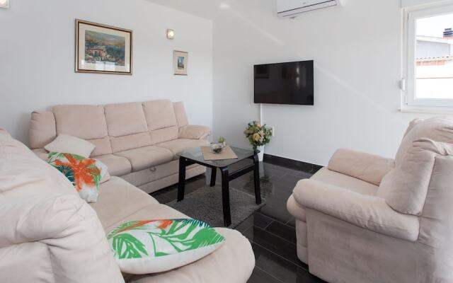 Spacious Villa in Vodice With Pool