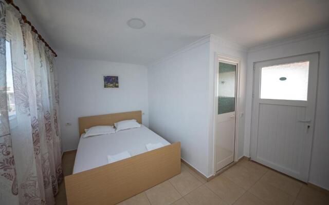 Himara Apartments