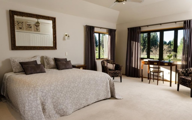 Heartland Lodge – Guest Rooms – Twizel