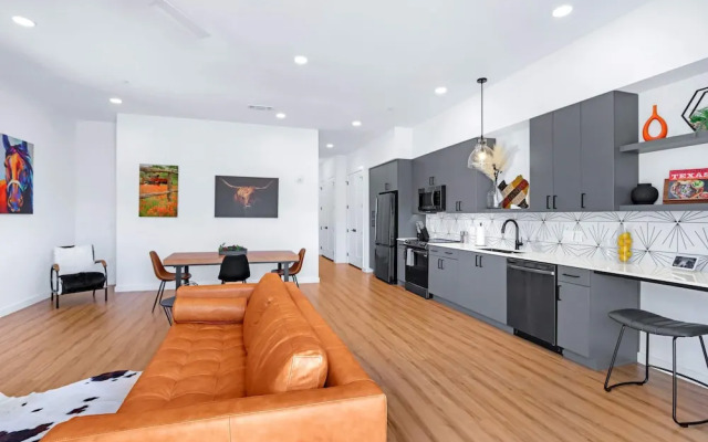 Pure Texas Poolside Oasis Steps to Entertainment