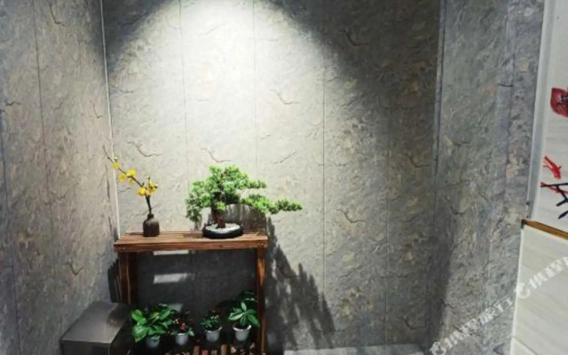 Yuefa Hotel (Shenzhen Dongmen Old Street Shaibu Subway Station)