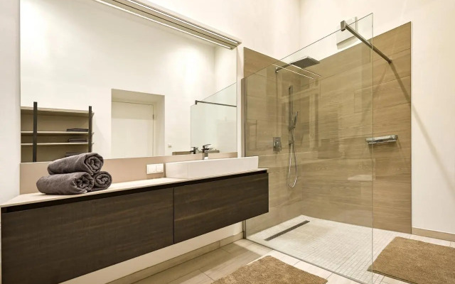 Central Luxury Apartment