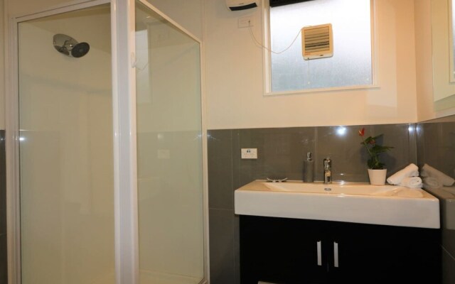 Central City Apartment, Parking, Bay Views