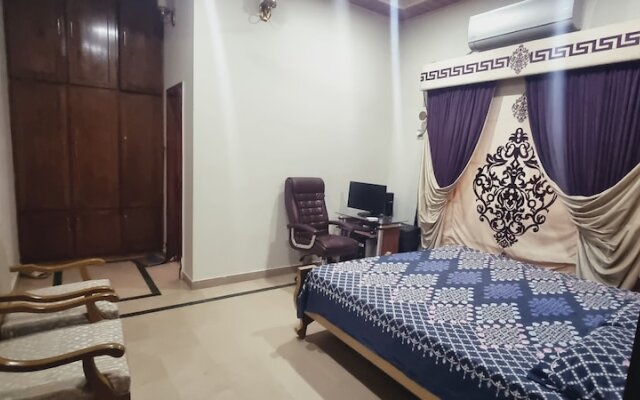 Impeccable 4-bed Villa in Gujrat