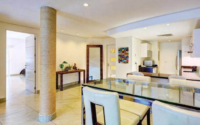 Luxurious & Central Condo In Playa Steps From The Beach