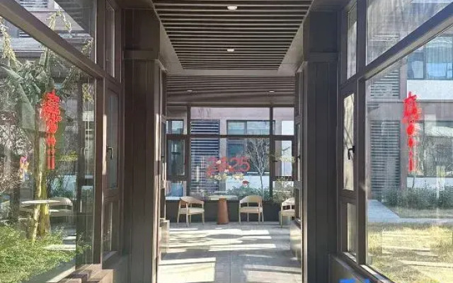 Yangzhou Lotus Bay Hotel