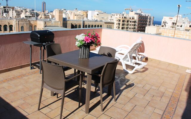 Blue Waters Penthouse Sliema