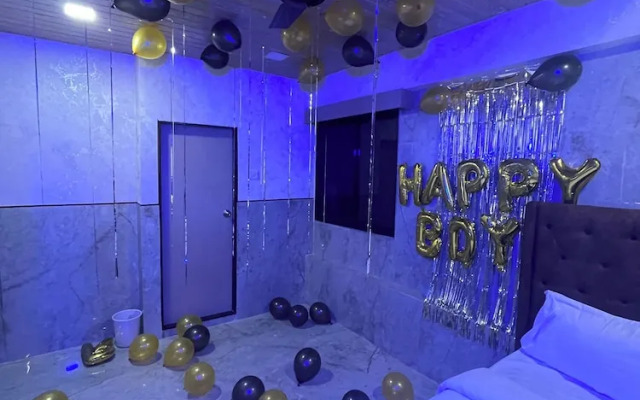 Hotel Newyork by Stayzy Rooms