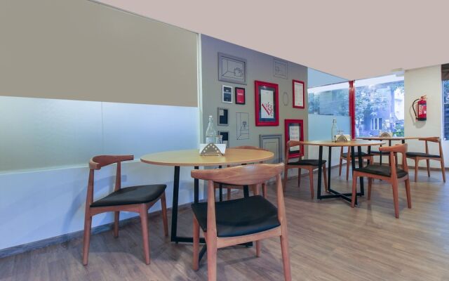 OYO 17209 SilverKey Malikarjuna Residency Gachibowli