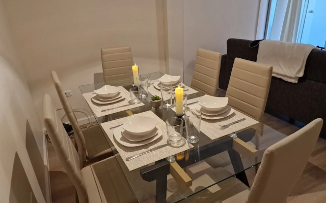 2 Bed parking gated modern