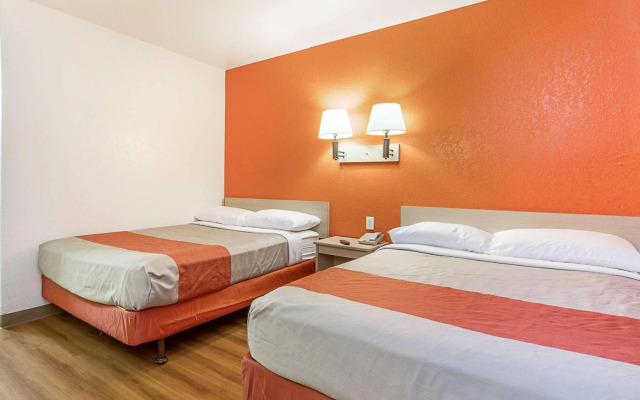 Motel 6 Phoenix North - Bell Road