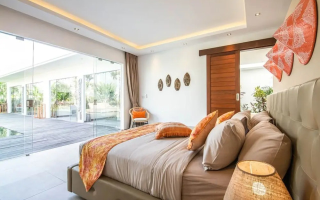 Villa 15 Stunning 6 BR Villa 400m to Beach