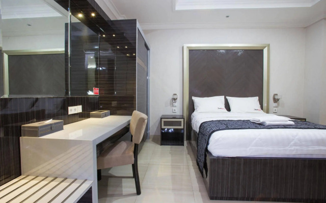 RedDoorz Plus near Pondok Indah Mall