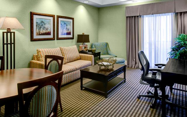 Holiday Inn Express & Suites Atlanta Buckhead, an IHG Hotel