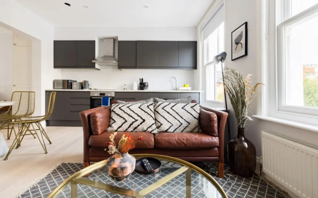 The Baron’s Bolthole - Modern & Bright 1BDR Flat
