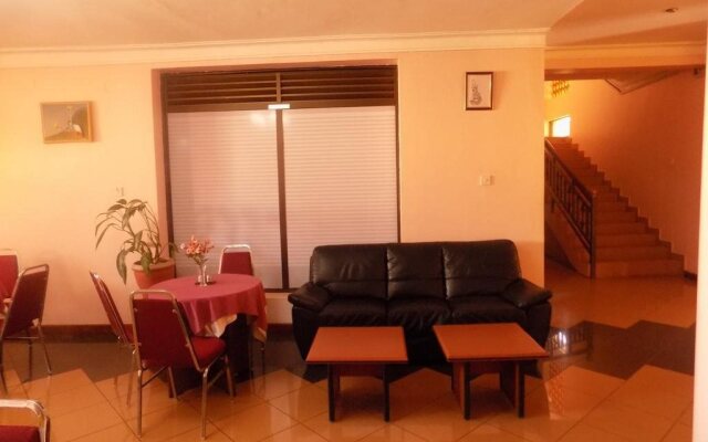 Entebbe Travelle'rs Inn