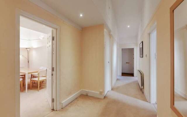 Spacious, Bright 3 Bed in South Kensington