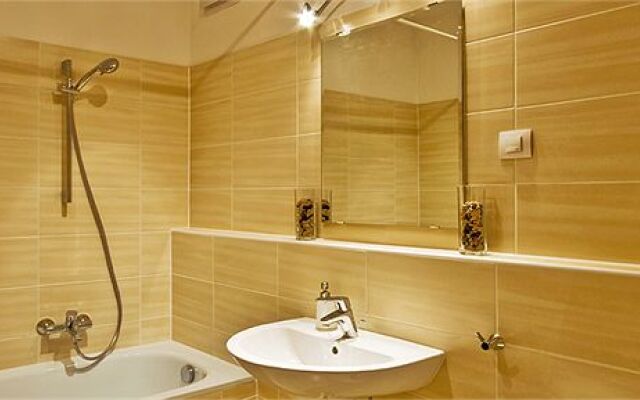 Corvin Lux Aparthotel