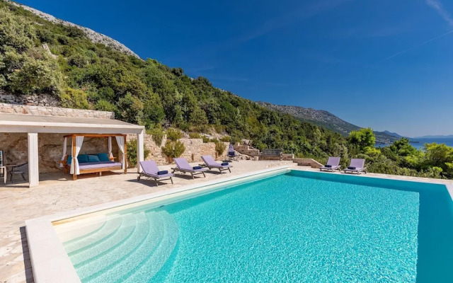 Stone Houses Dingač