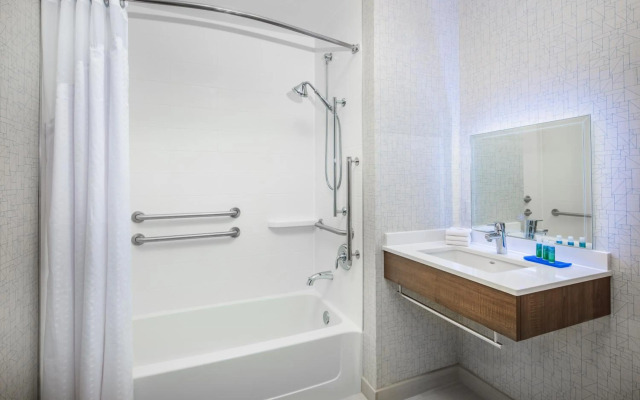 Holiday Inn Express and Suites Ontario Airport by IHG